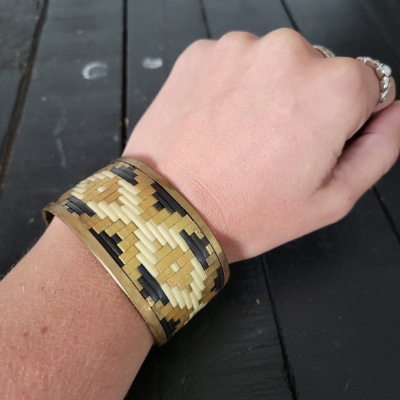 Vintage Gold Tone Bangle Bracelet Black Ivory Weave Thick Jewelry Boho Western - Picture 1 of 7